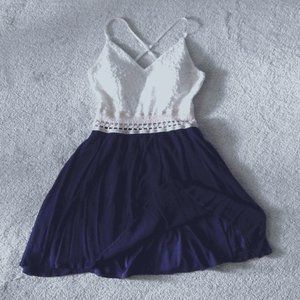 Juniors Mini Dress (Large)